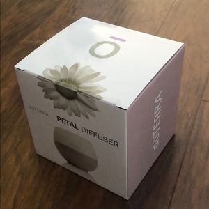 DoTERRA Diffuser + FREE OIL (see description)